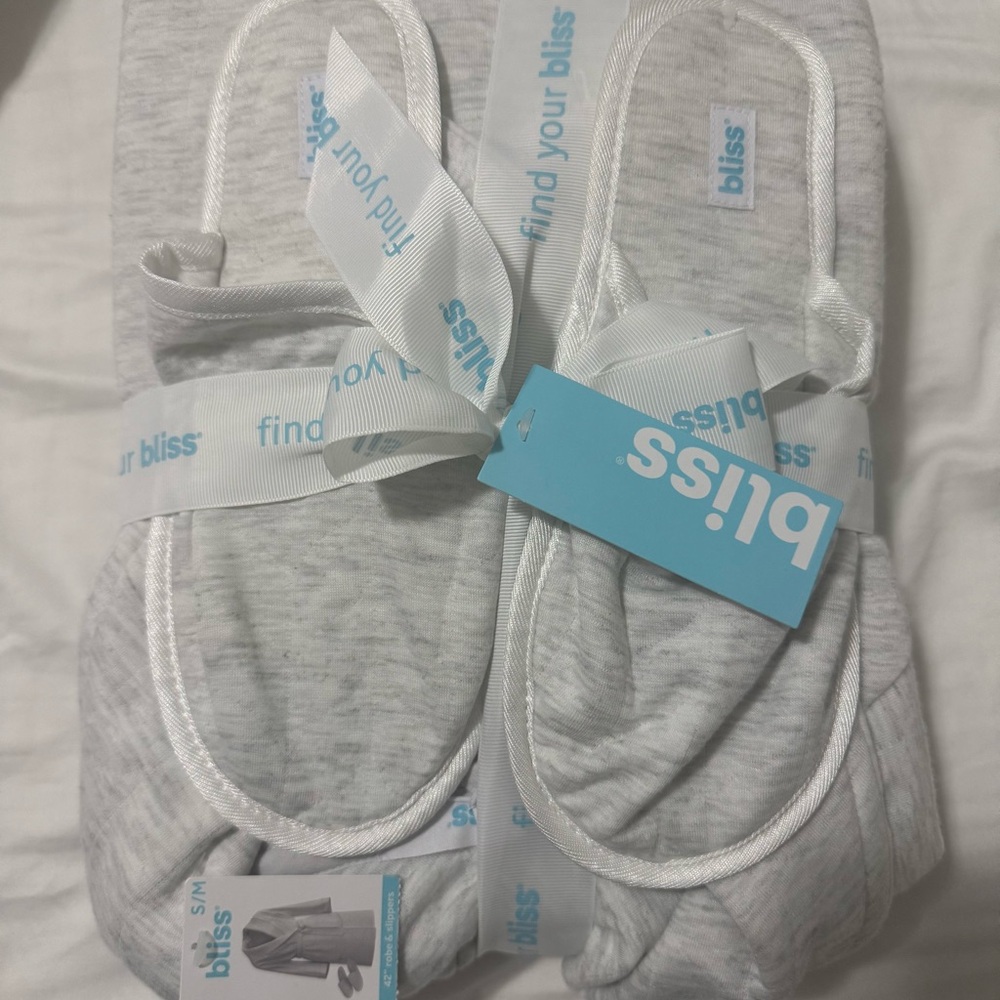 Bliss Women's Light Gray & White Spa Slippers